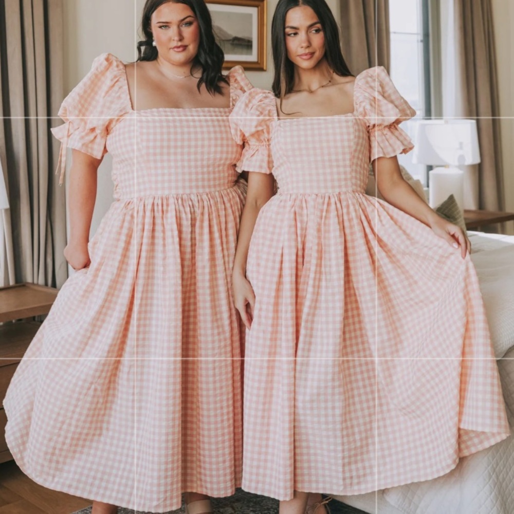 ✨Gingham Puff Sleeve Midi Dress✨
